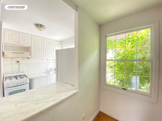 Foto del edificio - 359 W 18th St