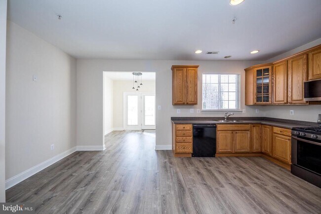 Foto del edificio - 580 Callander Way