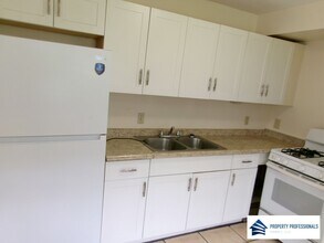 Building Photo - 485 Waianuenue Ave