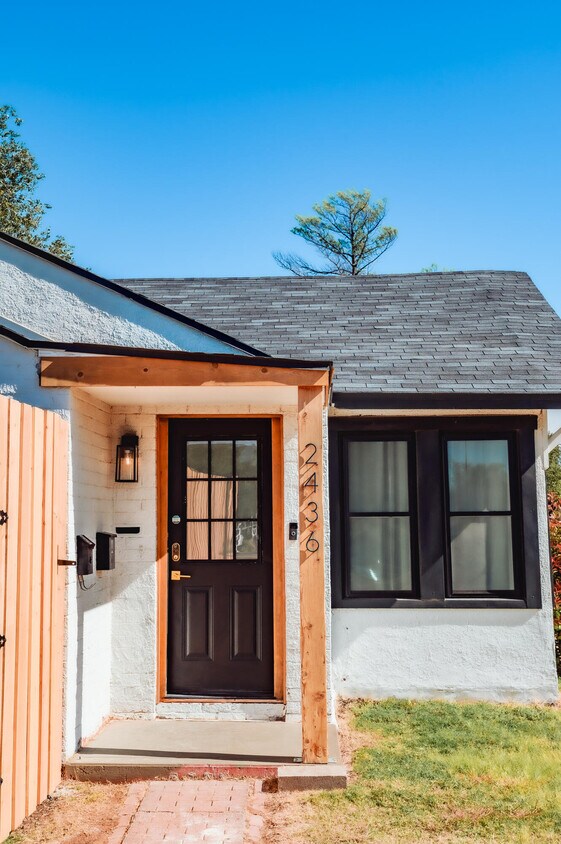 Foto principal - 2436 24th St