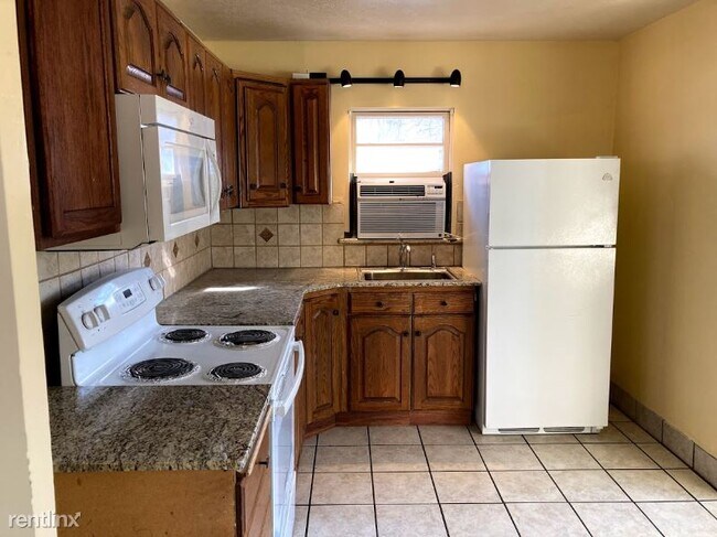 Building Photo - 3 br, 1 bath House - 337 N 700 E