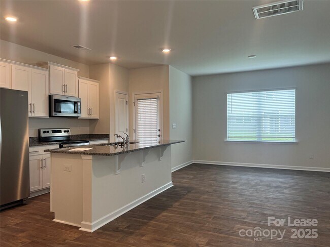Foto del edificio - 7117 North Mills Rd