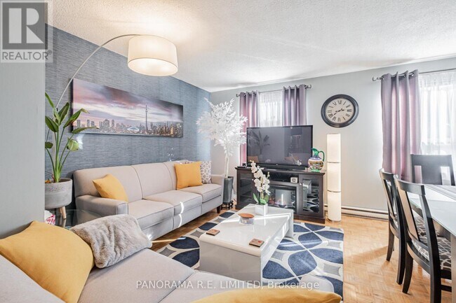Photo du bâtiment - 3814A-3814A Bloor St W