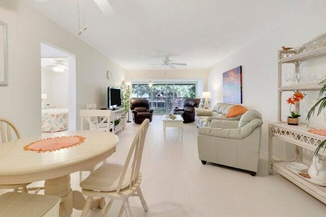Foto del edificio - 2 Westwood Ave