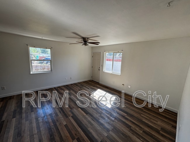 Foto del edificio - 910 E 9th St