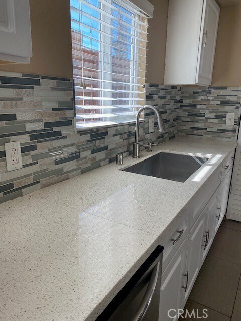 Foto del edificio - 1691 W 261st St