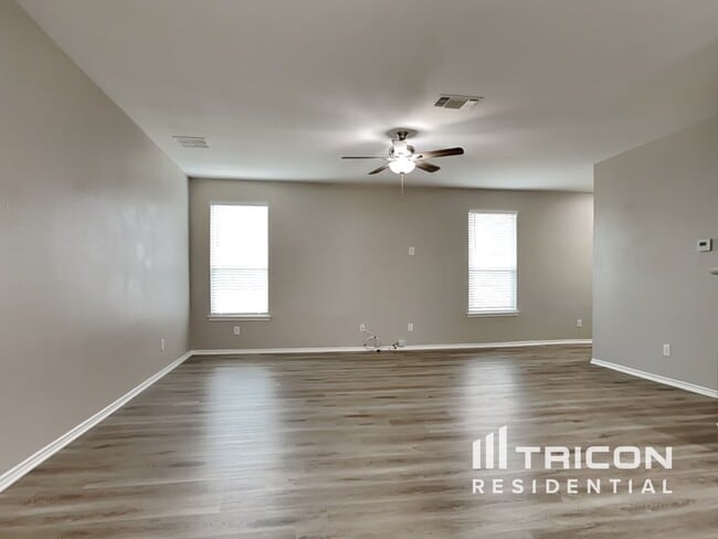 Building Photo - 9914 Hawk Village Converse TX