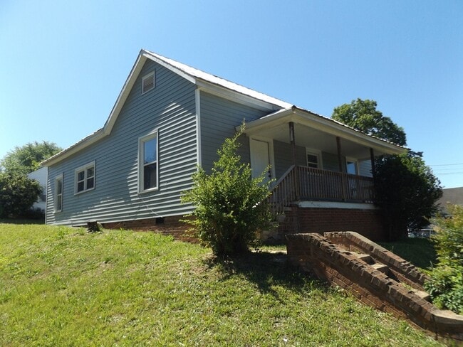 Building Photo - 116 Aikman Ave