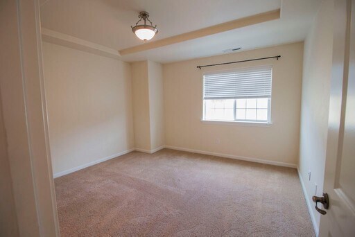 Foto del edificio - Cute, clean 2 bedroom upstairs apartment with balcony.