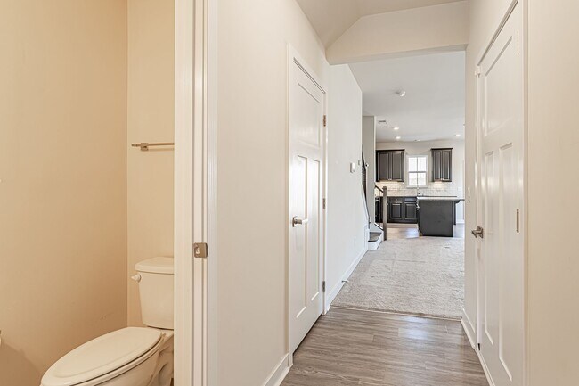Building Photo - END UNIT! 3 Bedroom 2.5 Bathroom at Brookw...