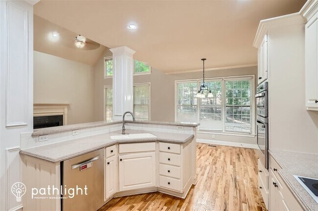 Foto del edificio - 2340 Wood Creek Court