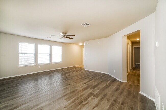 Foto del edificio - 3654 Archer Blvd