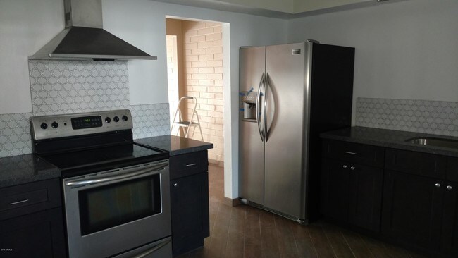 Foto del edificio - 1030 E Bethany Home Rd