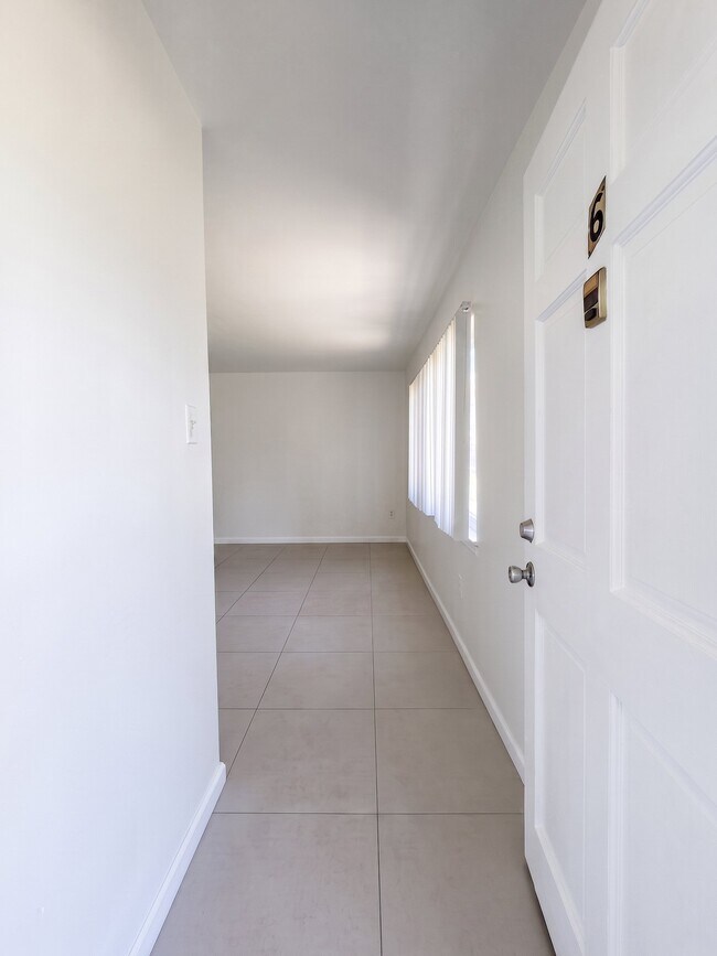 Building Photo - 2295 Candlewyck Cir
