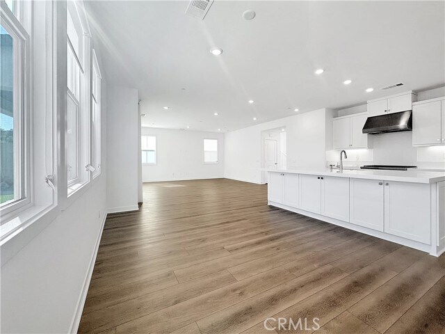 Building Photo - 25968 Meadow Dr