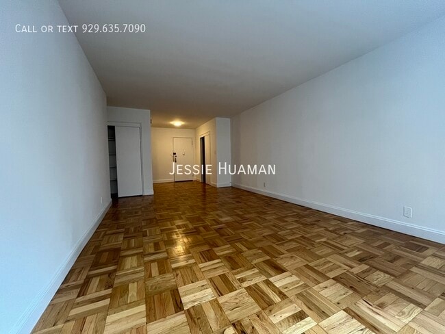 Building Photo - 340 E 74th St