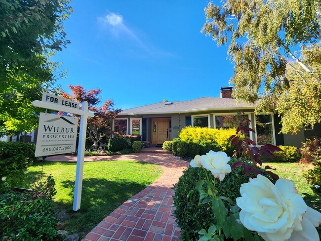 Building Photo - Charming Single Family Home in West Menlo ...