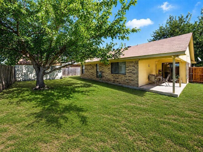 Foto del edificio - 2217 Parkside Dr