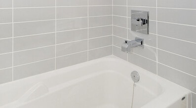 Building Photo - 1750 Davie St