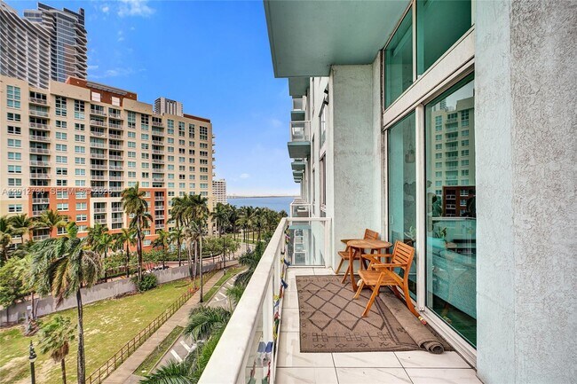 Foto del edificio - 1900 N Bayshore Dr