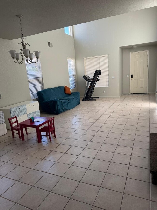 Building Photo - 1084 Huntly Dr