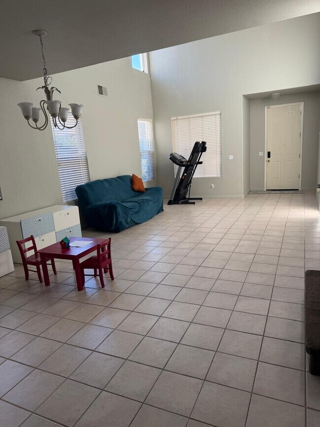 Foto del edificio - 1084 Huntly Dr