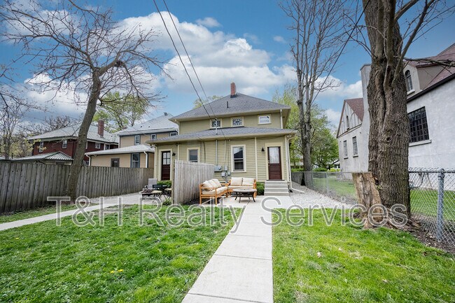 Foto del edificio - 717 Woodruff Pl E Dr