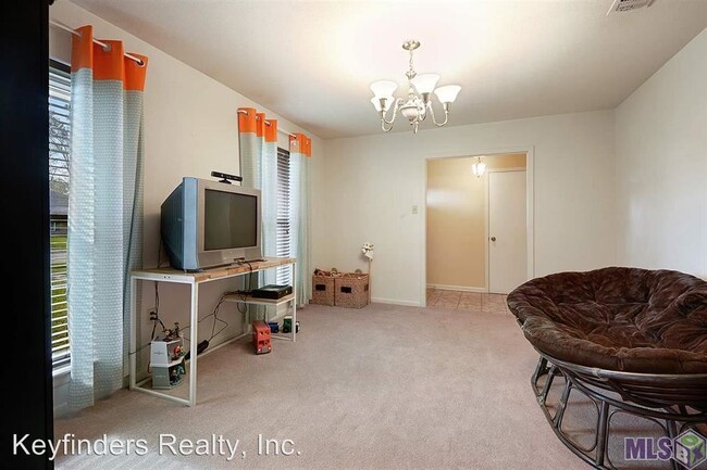 Foto del edificio - 3 br, 2 bath House - 347 Corby Dr.