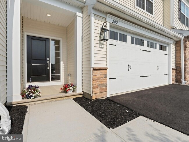 Building Photo - 202 Thompson Dr