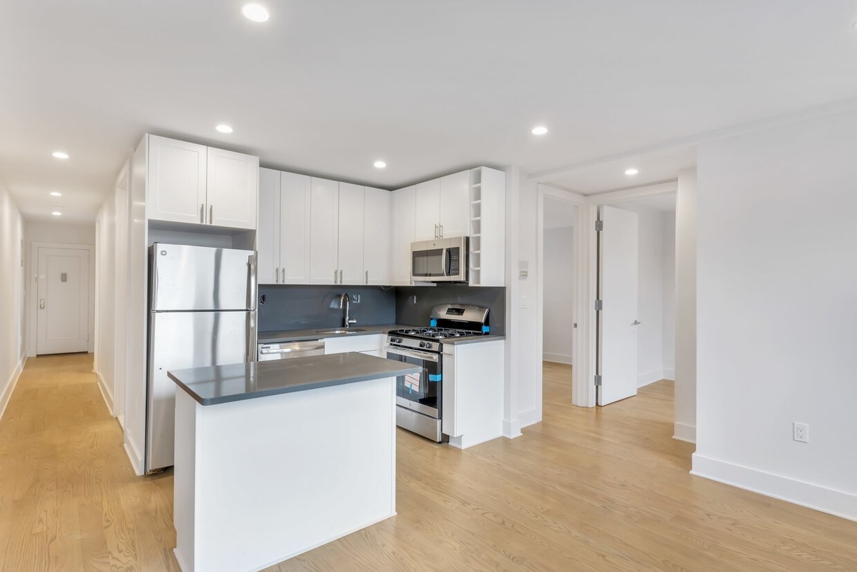 Foto principal - 3755 77th St