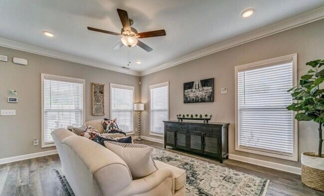 Foto del edificio - 252 Mansfield Dr