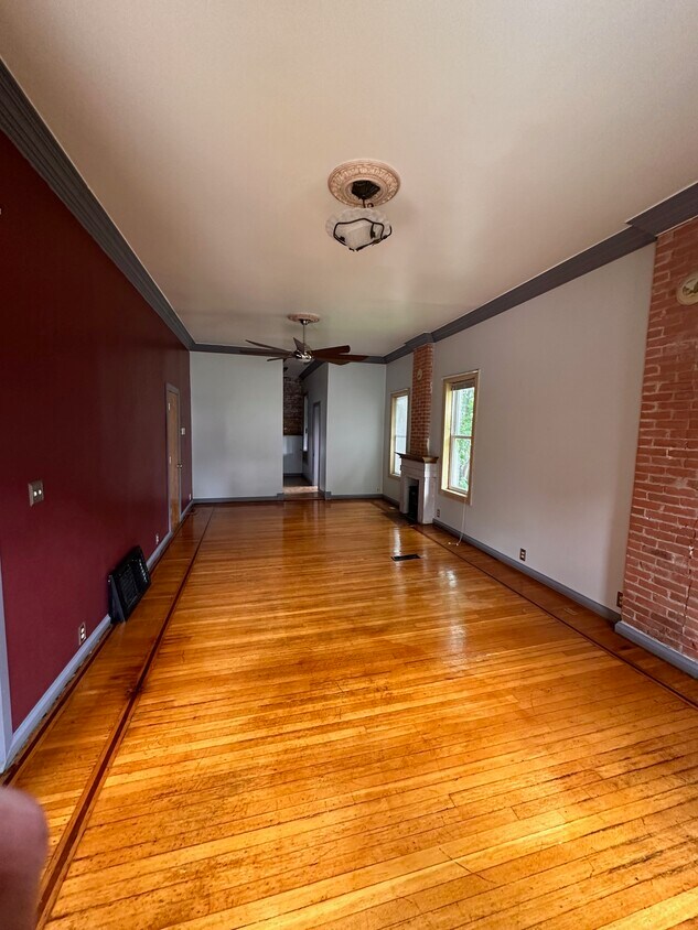Living Room - 507 Chestnut St