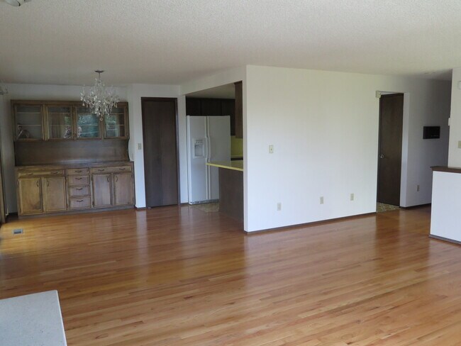 Foto del edificio - Large 3 Bedroom, 3 Bathroom Home in Centra...