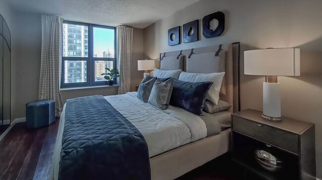 Can accommodate king size bed - 719 N State St