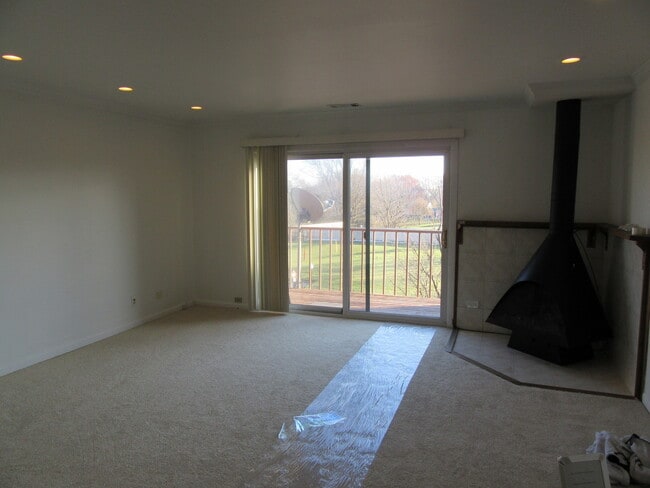 Building Photo - 733 Limerick Ln