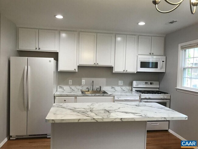 Foto del edificio - 142 Hessian Hills Cir