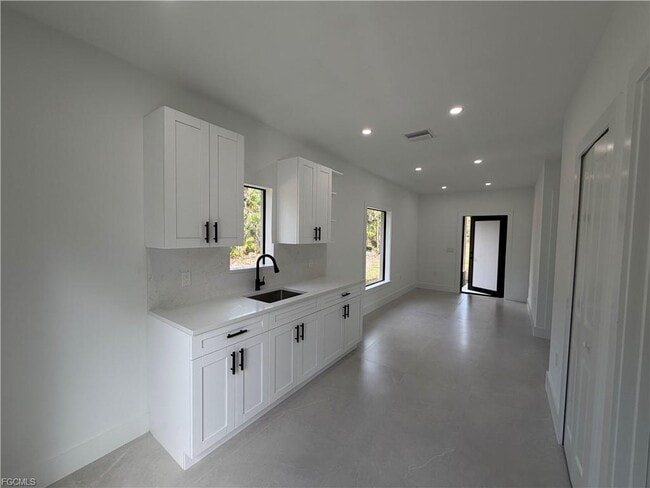 Foto del edificio - 4141 Everglades Blvd N