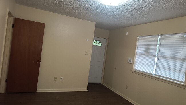 Building Photo - 5317 Leawood Dr