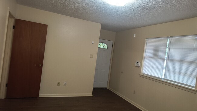 Foto del edificio - 5317 Leawood Dr
