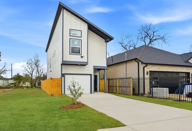 Building Photo - 3320 Francis St