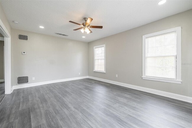 Building Photo - 2402 W North B St