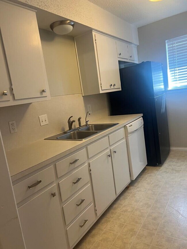 Foto del edificio - 1328 Tanglewood Ln