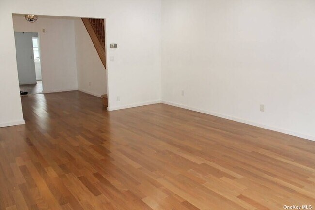 Building Photo - 69-54 Loubet St