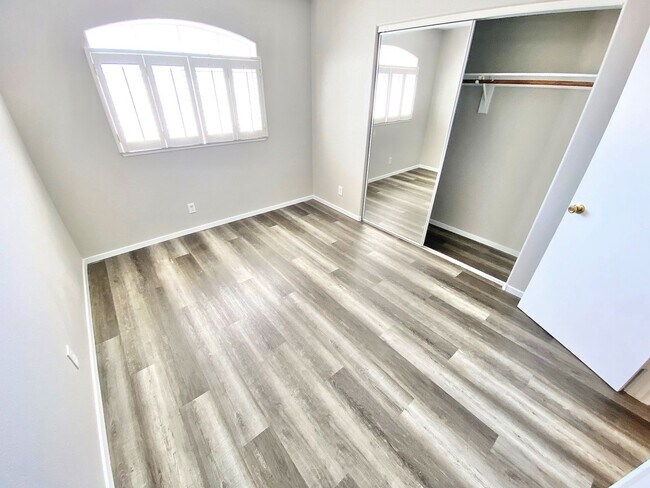Foto del edificio - STUNNING 2 BEDROOM, 2 BATH CONDO LOCATED I...