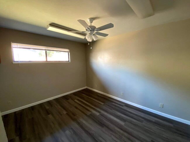 Foto del edificio - 4 bedroom with bonus room and office close...
