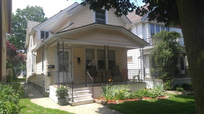 Building Photo - 3141 S Indiana Ave