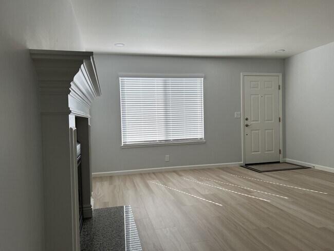 Foto del edificio - 145 Evergreen Way