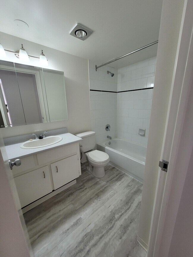 Photo du bâtiment - 6630 Mckay Av