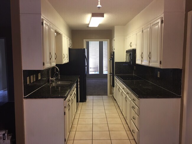 Foto del edificio - 3426 Clearview Dr