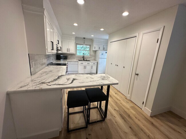 Foto del edificio - 2765 Tanglewood Dr